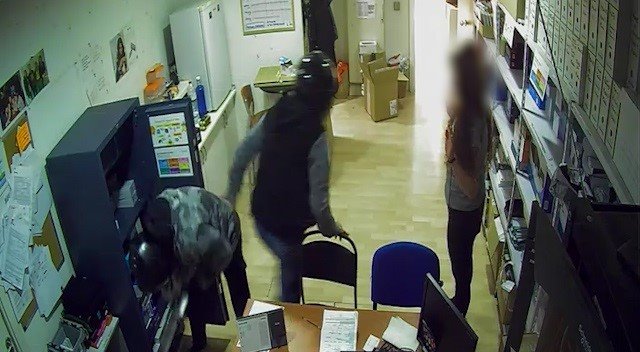 Imagen de los ladrones durante uno de los robos. | MOSSOS D'ESQUADRA ep imagen de los ladrones durante uno de los robos