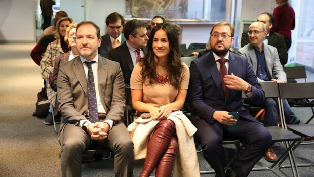 ep la vicealcaldesa de madrid begona villacis junto al delegado de desarrollo urbano mariano fuentes