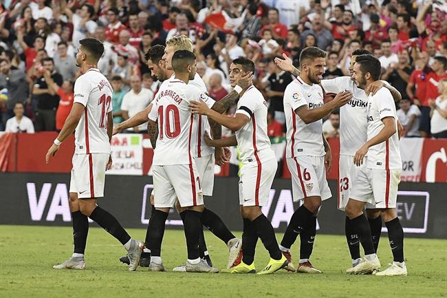 Los futbolistas del Sevilla FC celebran un gol | @SEVILLAFC ep los futbolistassevilla fc celebrangol