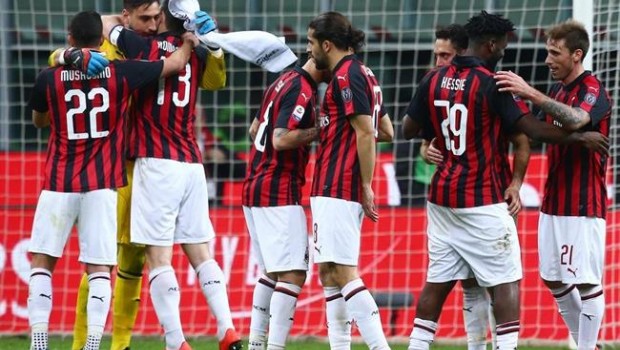 ep los jugadoresac milan celebranvictoria