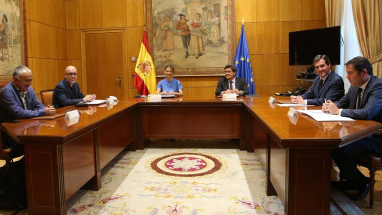 ep los ministros de trabajo y seguridad social yolanda diaz y jose luis escriva con los secretarios ep los ministros de trabajo y seguridad social yolanda diaz y jose luis escriva con los secretarios