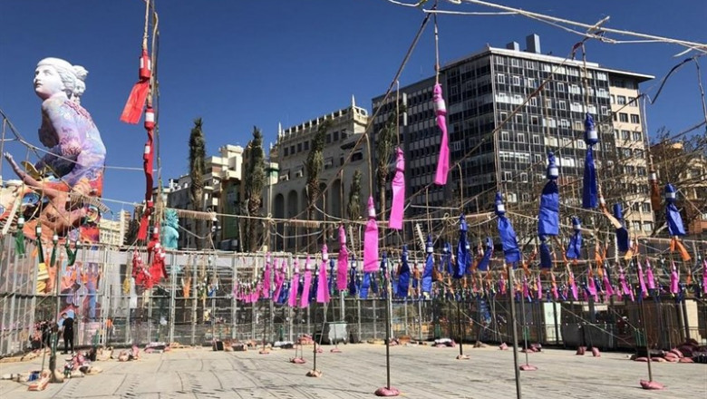 Mascletà de la pirotecnia Caballer FX con la falla municipal al fondo | JUNTA CENTRAL FALLERA - Archivo ep masclet depirotecnia caballer fxla falla municipalfondo