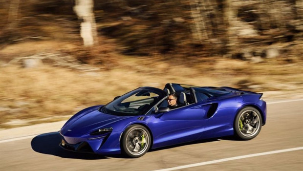 ep mclaren presenta su primer convertible hibrido el artura spider desde 273800 euros en espana