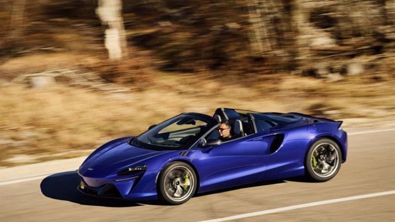 ep mclaren presenta su primer convertible hibrido el artura spider desde 273800 euros en espana
