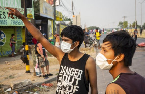 ep ninos con mascarilla por la pandemia de coronavirus en la ciudad boliviana de santa cruz