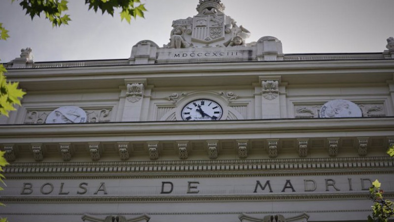 Parte superior de la fachada del edificio de la Bolsa de Madrid En Madrid (España), a 1 de junio de 2020. | Jesús Hellín - Europa Press - Archivo ep parte superior de la fachada del edificio de la bolsa de madrid en madrid espana a 1 de junio de