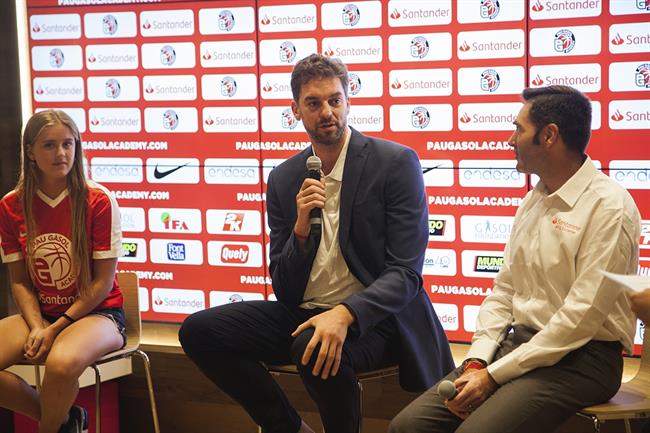 Pau Gasol en un acto de su Academia | PAU GASOL ACADEMY ep pau gasolun actosu academia
