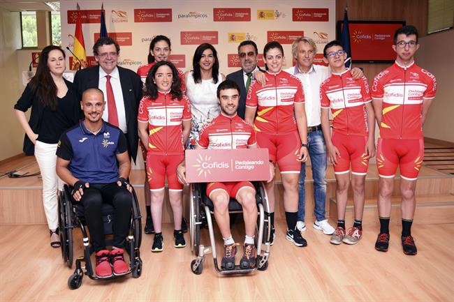 Rienda y Carballeda co los componentes del Equipo Promesas de Cofidis | PRENSA CSD ep riendacarballeda cocomponentesequipo promesascofidis