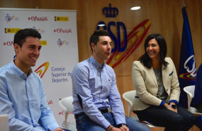 ep sebastian mora y albert torres junto a maria jose rienda durante su presentacion con el movistar
