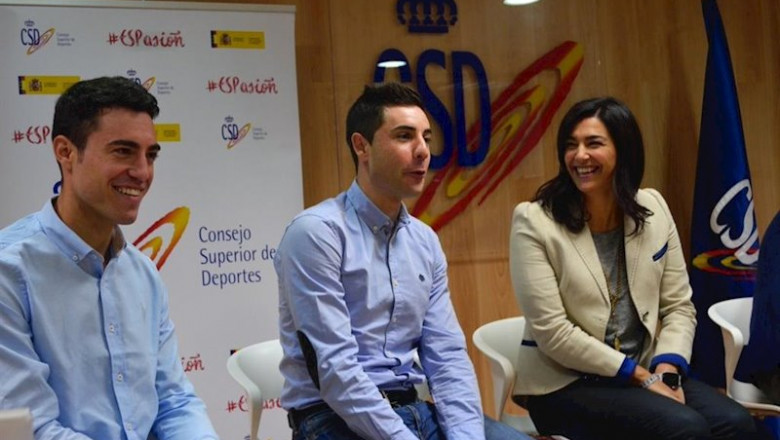 ep sebastian mora y albert torres junto a maria jose rienda durante su presentacion con el movistar