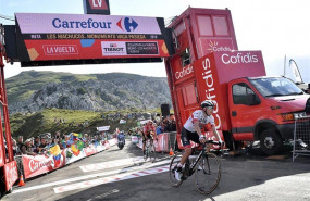 ep tadej pogacar en la 13 etapa de la vuelta 2019