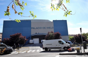 ep un furgon funebre sale del palacio de hielo