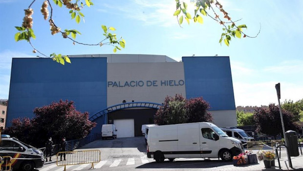 ep un furgon funebre sale del palacio de hielo