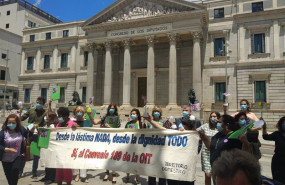 ep una representacion de las trabajadoras de hogar y cuidados a las puertas del congreso de los