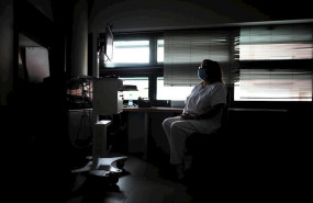 ep una sanitaria del centro de salud garcia noblejas durante su jornada laboral en en la pandemia