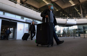 ep varios turistas de diferentes paises a su llegada al aeropuerto de malaga ep varios turistas de diferentes paises a su llegada al aeropuerto de malaga