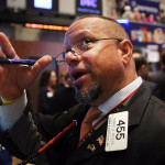 trader-preocupado-guerra-comercial trader-preocupado-guerra-comercial