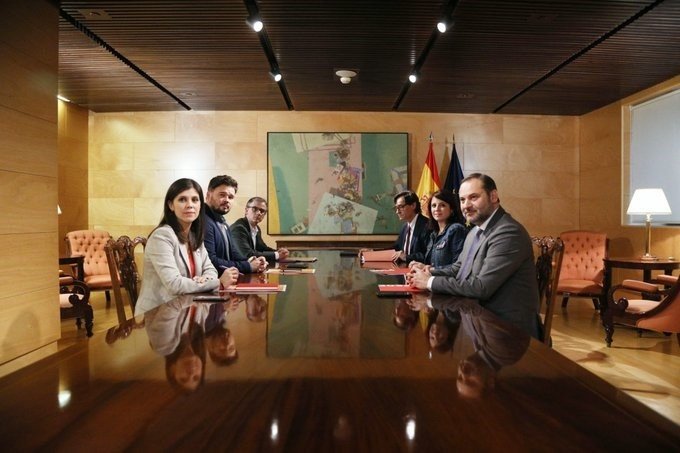 ep adriana lastra y gabriel rufian presiden la reunion de las delegaciones de psoe y erc para la
