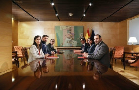 ep adriana lastra y gabriel rufian presiden la reunion de las delegaciones de psoe y erc para la