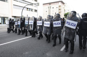 ep agentes de la policia en la avenida principal de cadiz el dia 19 en la segunda jornada de la