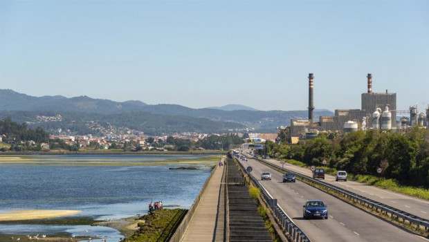 ep archivo   la biofabrica de ence situada a la orilla de la ria de pontevedra separadas por la