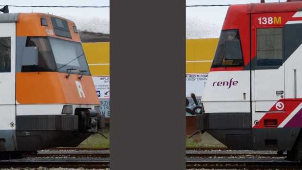 ep archivo   trenes de rodalies con la pintura de la generalitat y la de renfe