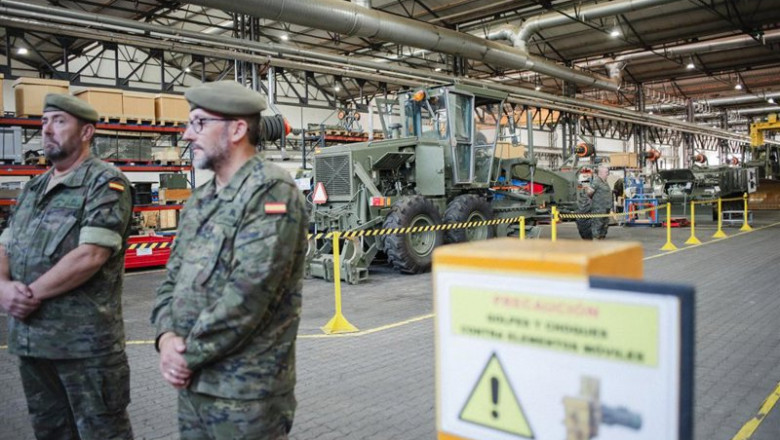 ep archivo   un vehiculo militar en el parque y centro de mantenimiento de material de ingenieros en