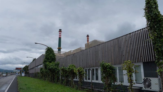 ep archivo vista de la fabrica de celulosa ence ante la que in millar de personas protestan por la ep archivo vista de la fabrica de celulosa ence ante la que in millar de personas protestan por la