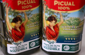 ep dos botellas de aceite en madrid espana