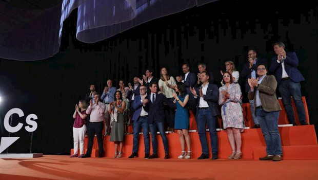 ep el expresidente de ciudadanos albert rivera con sus companeros de partido en el ultimo consejo