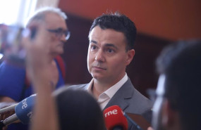 ep el ministro de industria turismo y comercio en funciones hector gomez atiende a los medios de ep el ministro de industria turismo y comercio en funciones hector gomez atiende a los medios de