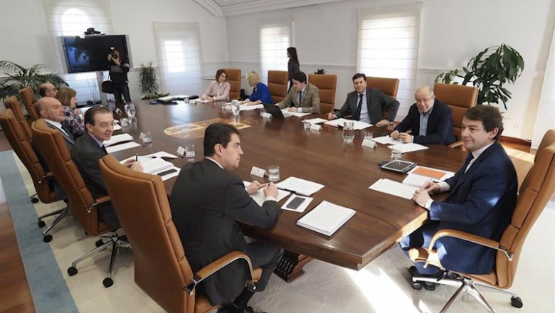 ep el presidente de la junta de castilla y leon alfonso fernandez manueco centro y los consejeros en