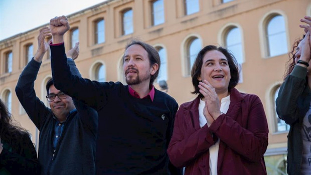 ep el secretario general de podemos pablo iglesias y la alcaldesa de barcelona ada colau en un acto