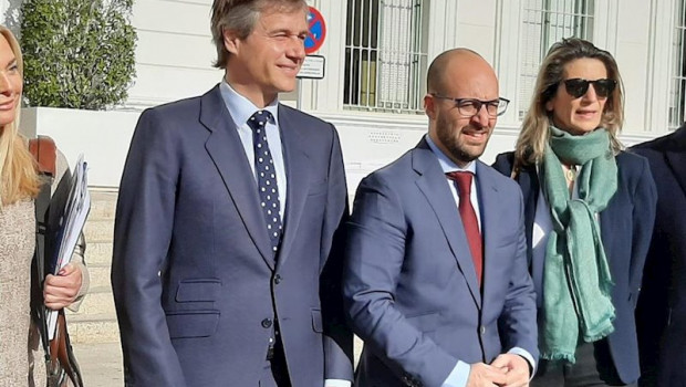 ep el vicesecretario de politica territorial del pp antonio gonzalez terol junto al alcalde de el