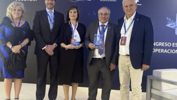 ep isabel mestre en el centro y jose luis rodriguez castro segundo por la derecha con sus premios ep isabel mestre en el centro y jose luis rodriguez castro segundo por la derecha con sus premios