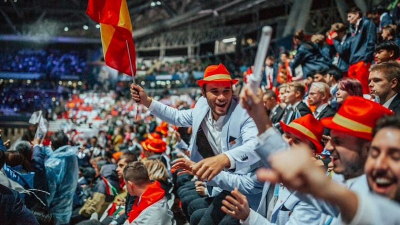 Jóvenes españoles en la ceremonia de clausura del World Skills 2019 celebrado en la ciudad rusa de Kazán. | WORLD SKILLS ep jovenes espanoles en la ceremonia de clausura del world skills 2019 celebrado en la ciudad rusa