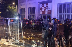 ep los mossos ante la conselleria de interior donde se han concentrado cdr en protesta por la
