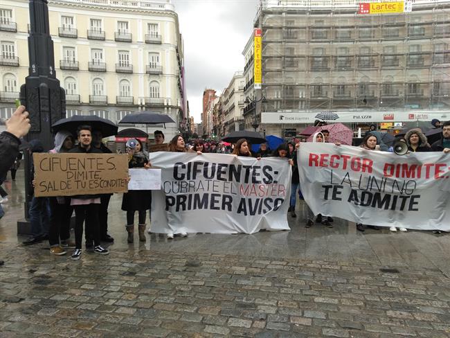 Manifestación de los estudiantes de la URJC en Sol | EUROPA PRESS ep manifestacionlos estudiantesla urjcsol