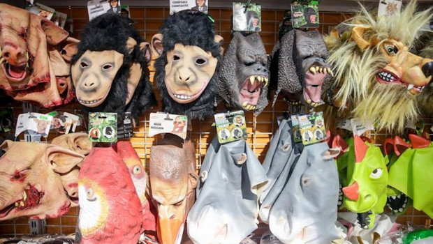 ep mascaras de monos cerdos y otros animales en una tienda en madrid espana a 20 de febrero de 2020