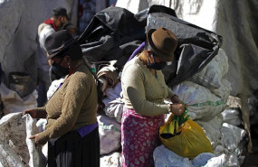 ep mujeres con mascarillas por el coronavirus en quito