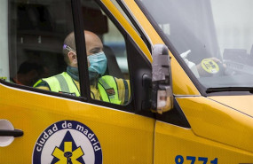 ep personal sanitario del samur 112 en las inmediaciones de la puerta del sol donde se ha celebrado