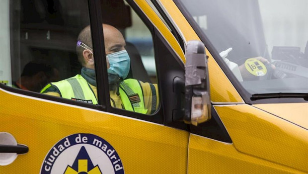 ep personal sanitario del samur 112 en las inmediaciones de la puerta del sol donde se ha celebrado
