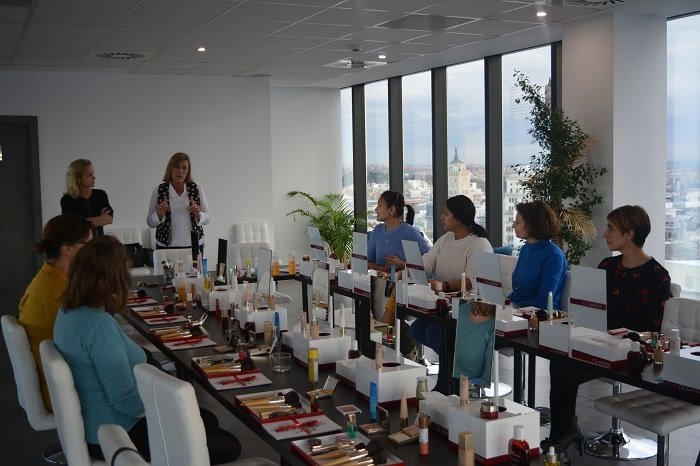 ep taller de automaquillaje para mujeres con enfermedades reumaticas