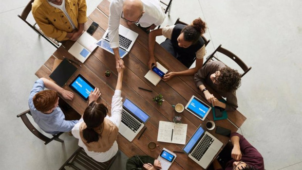 ep toqio y adyen se asocian para ofrecer soluciones financieras escalables y personalizadas