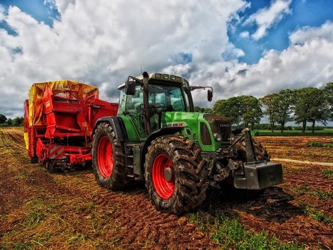 Tractor en el campo | CC/PIXABAY ep tractorcampo