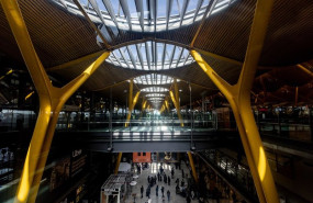 ep viajeros en la t4 del aeropuerto adolfo suarez madrid barajas a 2 de marzo de 2026 en madrid