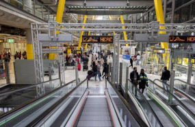 ep vista general de la terminal t 4 del aeropuerto adolfo suarez madrid barajas en madrid espana