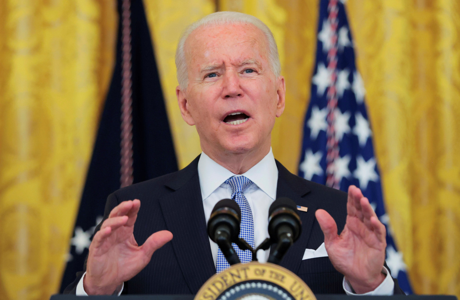 etats unis vaccination ou masque obligatoire pour les employes federaux dit biden 