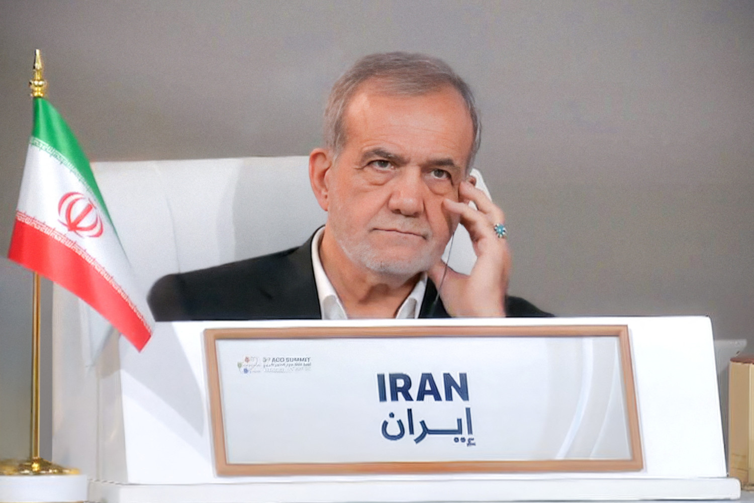 El presidente de Irán amenaza con respuestas más lamentables si no cesan los ataques