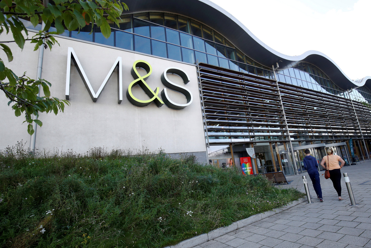 Las ganancias de M&S se desploman en su primer semestre fiscal por un ciberataque